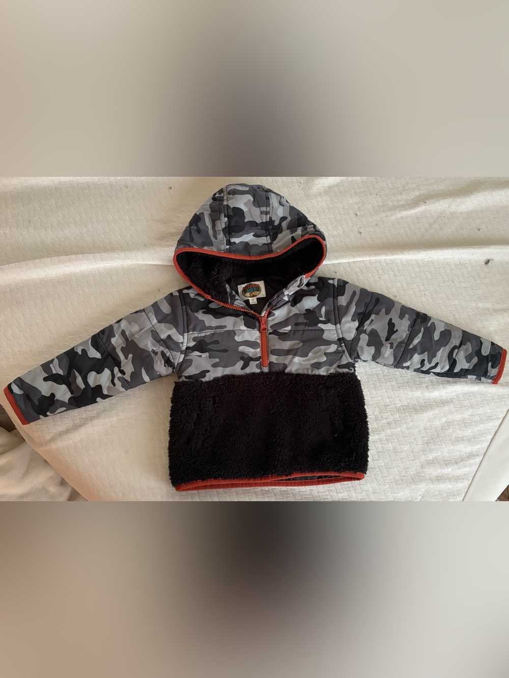 Gray Camo & Black Sherpa Hooded Pullover Toddler